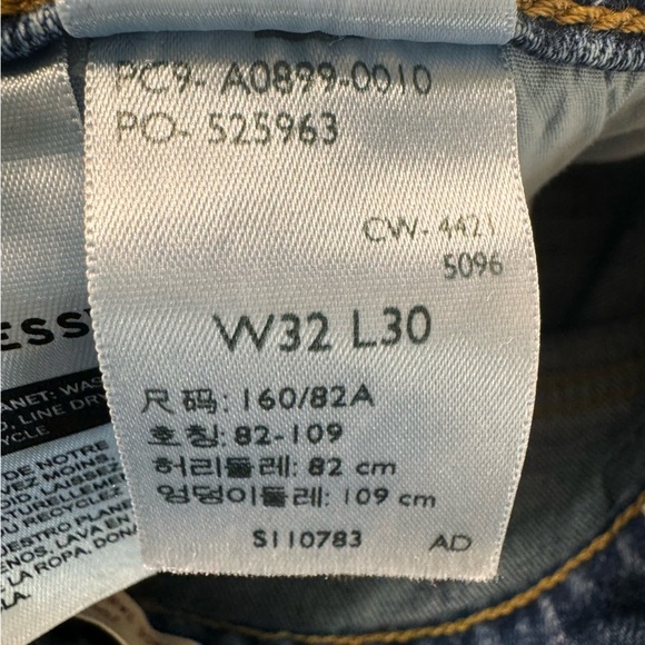 Levi's 70s High Rise Flare Jeans Size 32 - Picture 13 of 16